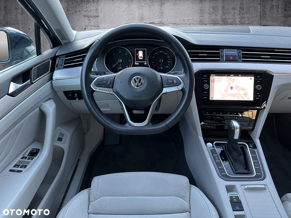 Volkswagen Passat Variant 2.0 TDI SCR DSG Elegance - 18