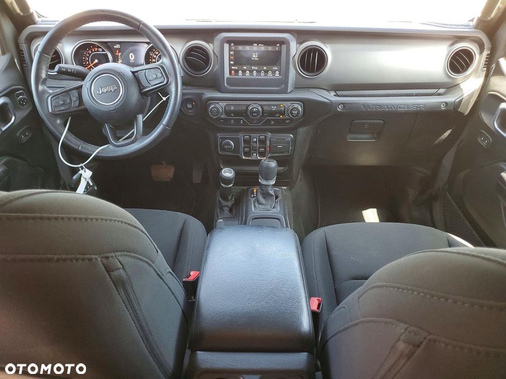 Jeep Wrangler - 9