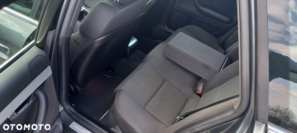 Audi A4 Avant 1.8 T - 12