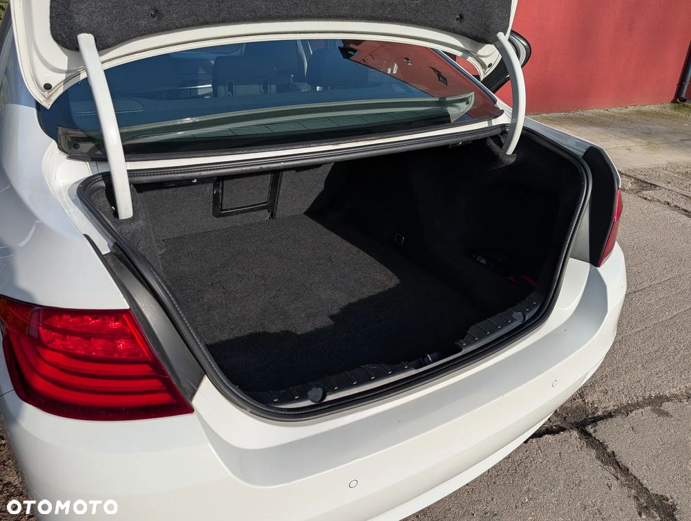 BMW Seria 5 520d - 24