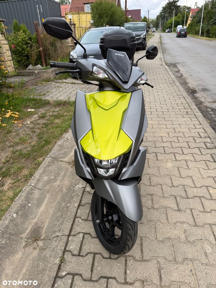 Suzuki Avenis - 4