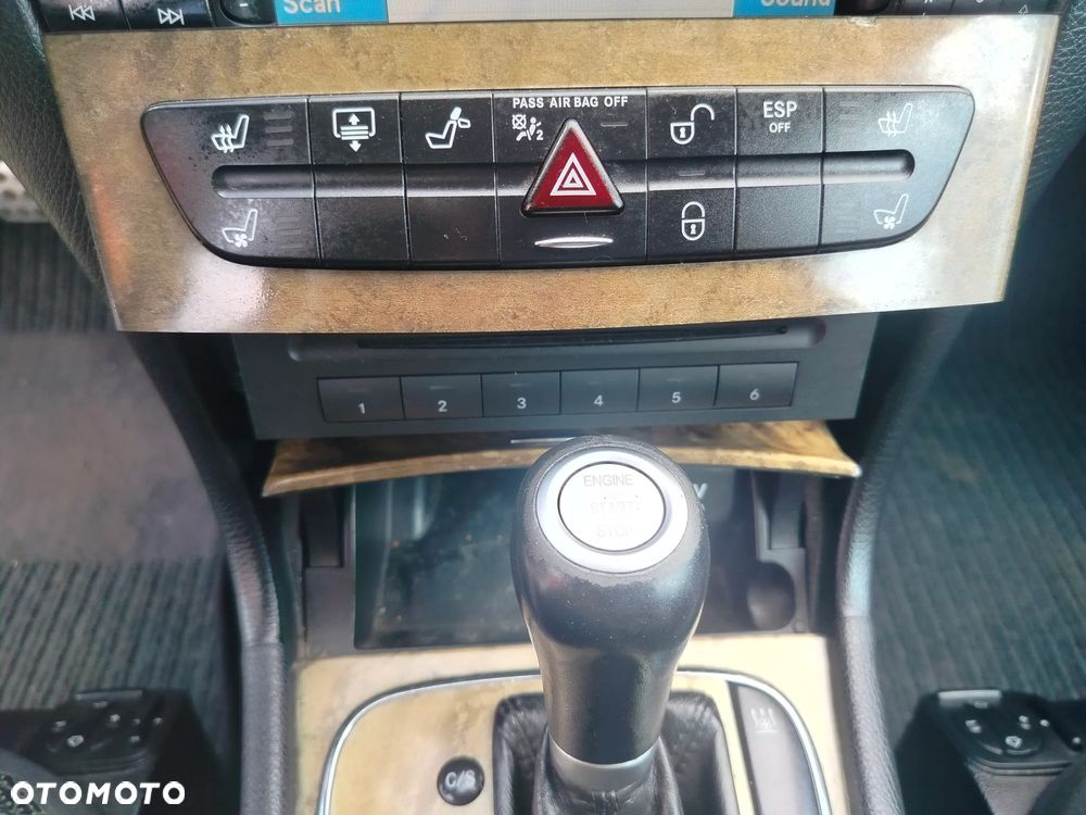 Mercedes-Benz Klasa E 420 CDI 7G-TRONIC Avantgarde DPF BusinessEDITION - 39