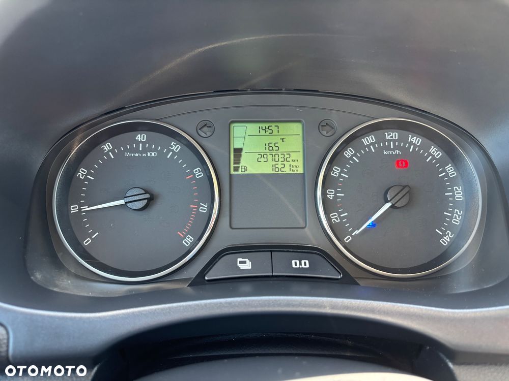 Skoda Fabia 1.2 HTP Cool Colour Edition - 17