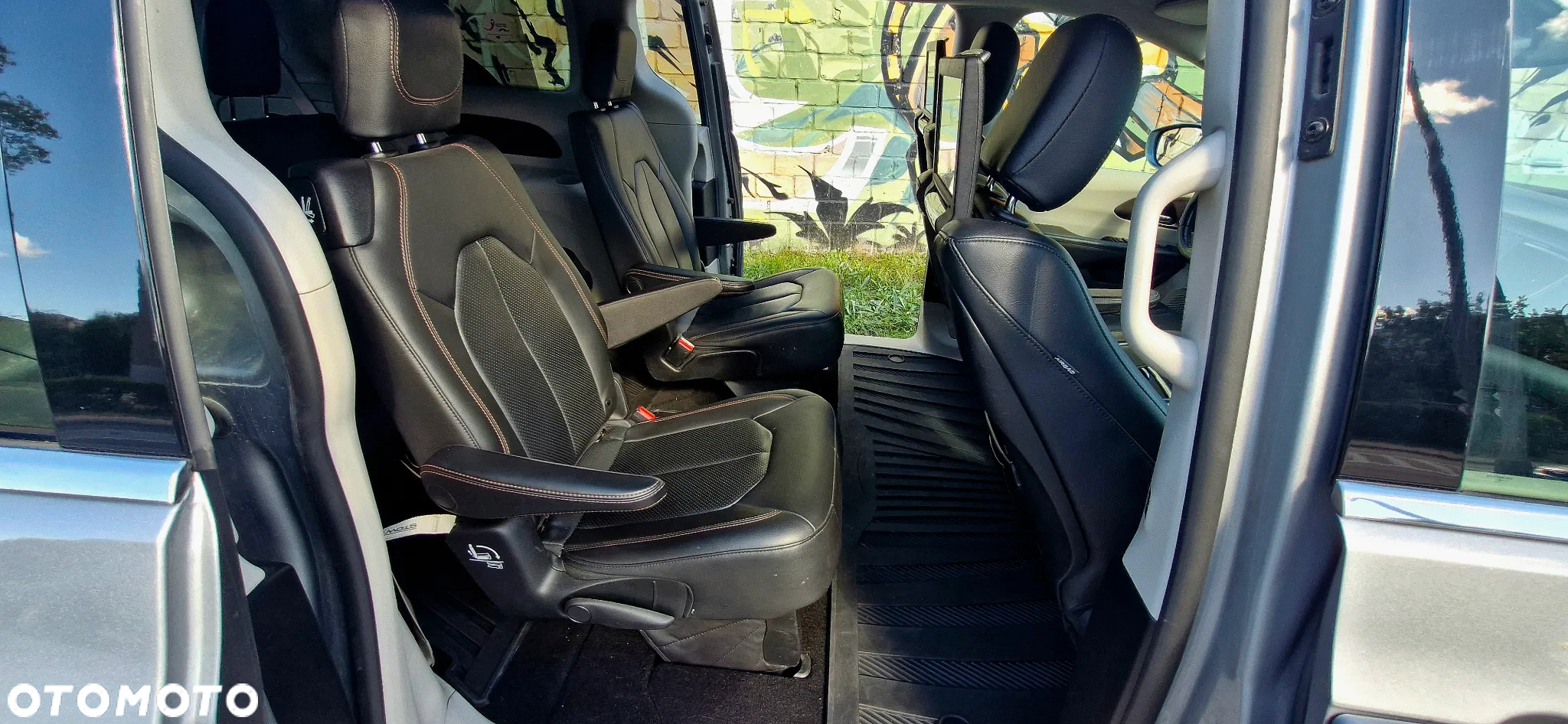 Chrysler Pacifica - 13
