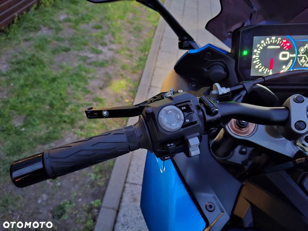 Suzuki GSX - 28