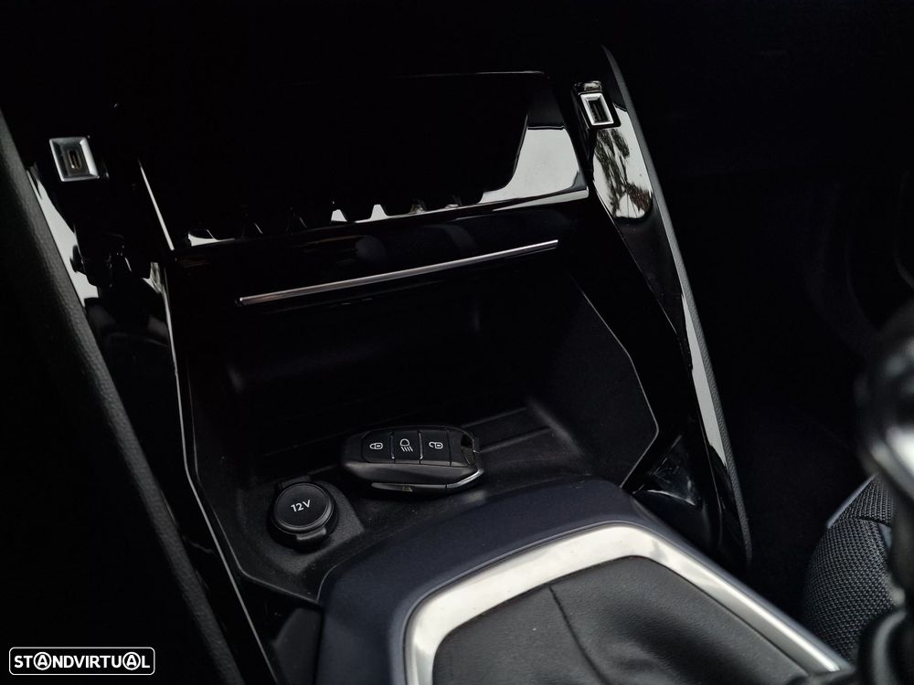 Peugeot 2008 1.2 PureTech Allure Pack - 29