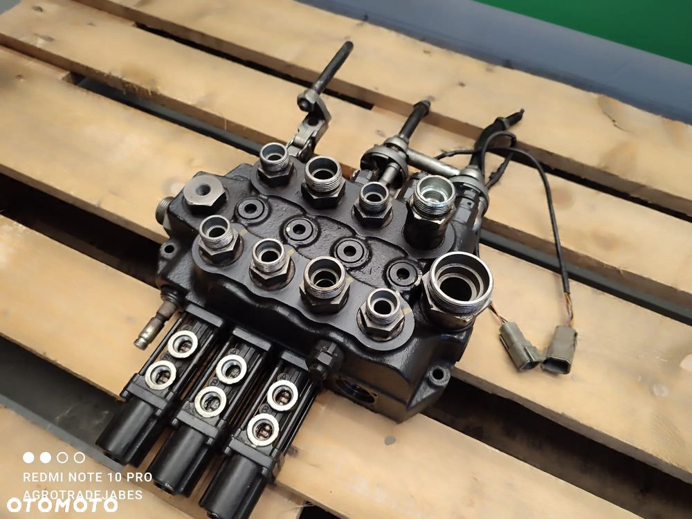 Rozdzielacz  7GHI514095  AMMANN Manitou MLT 627 - 7