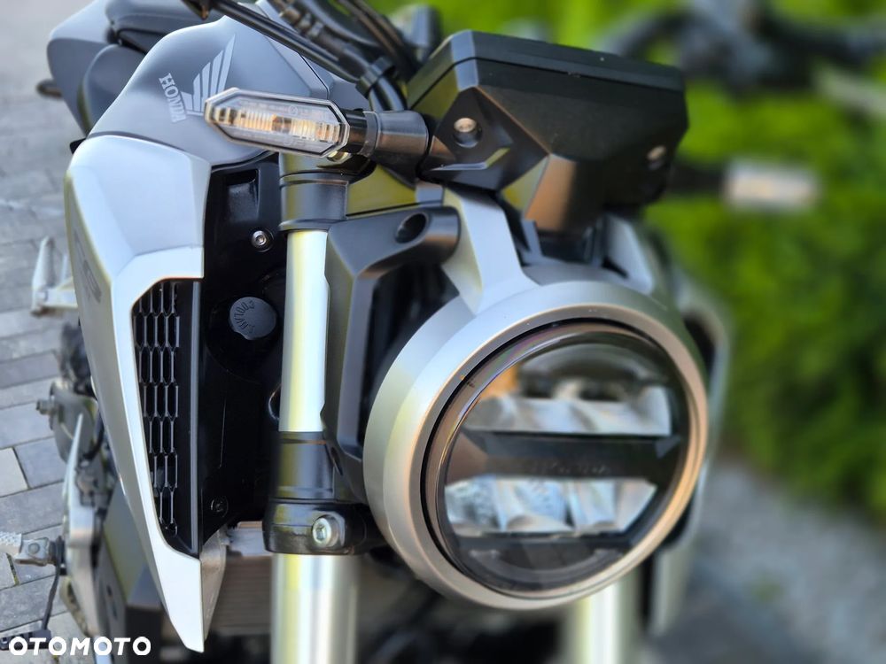 Honda CB - 12
