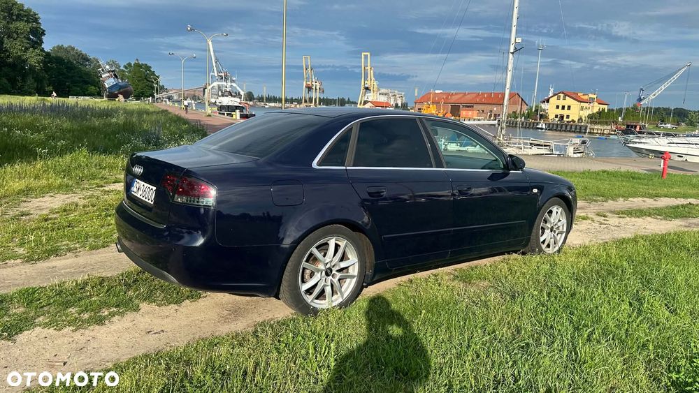Audi A4 Limousine - 5