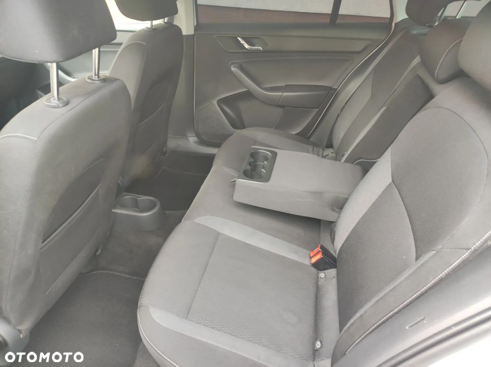 Skoda RAPID 1.6 TDI Ambition - 9