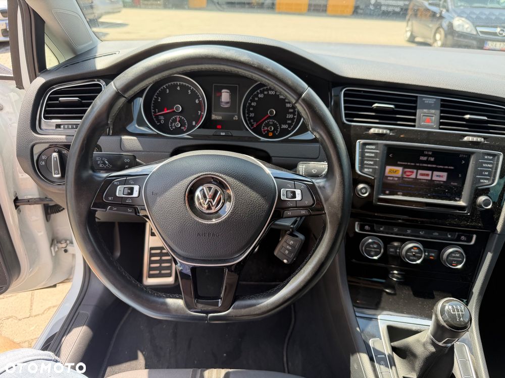 Volkswagen Golf - 26