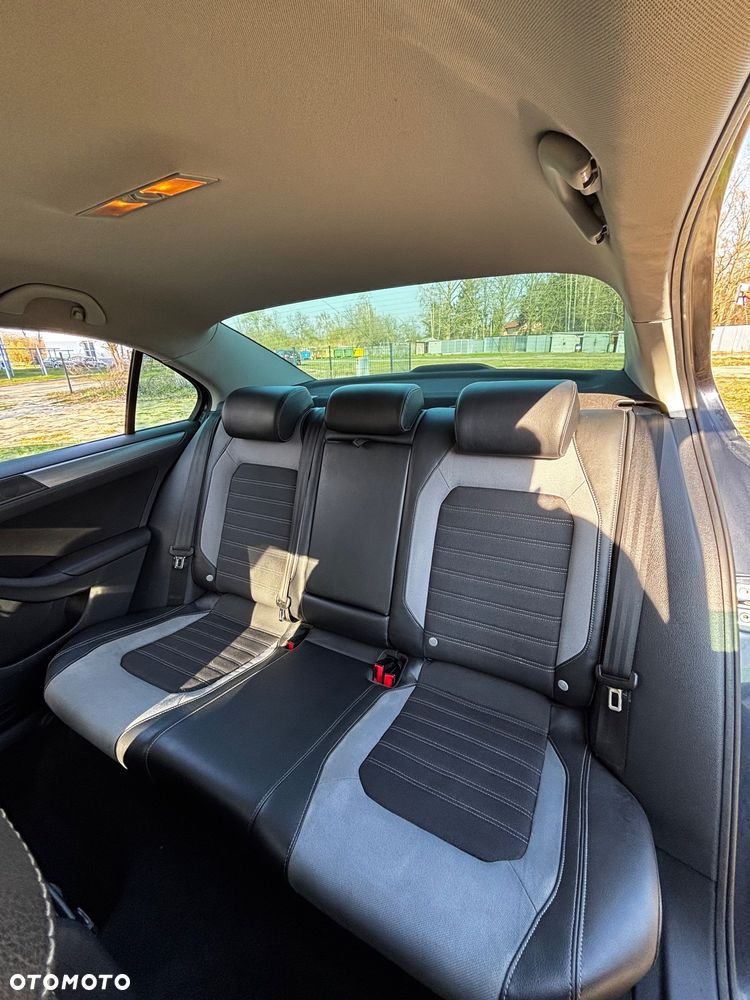 Volkswagen Jetta 2.0 TSI Highline - 9
