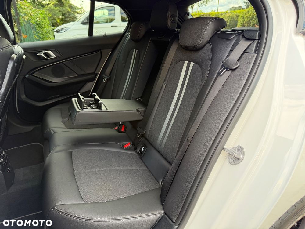 BMW Seria 1 118i M Sport Shadow - 25