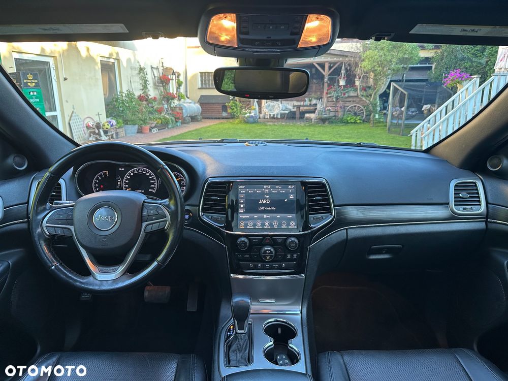 Jeep Grand Cherokee - 24