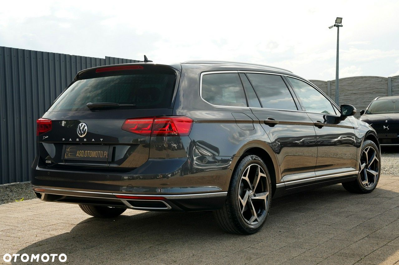 Volkswagen Passat - 11