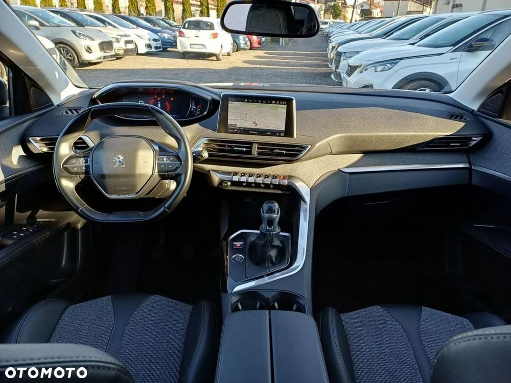 Peugeot 3008 1.2 PureTech Allure S&S - 17