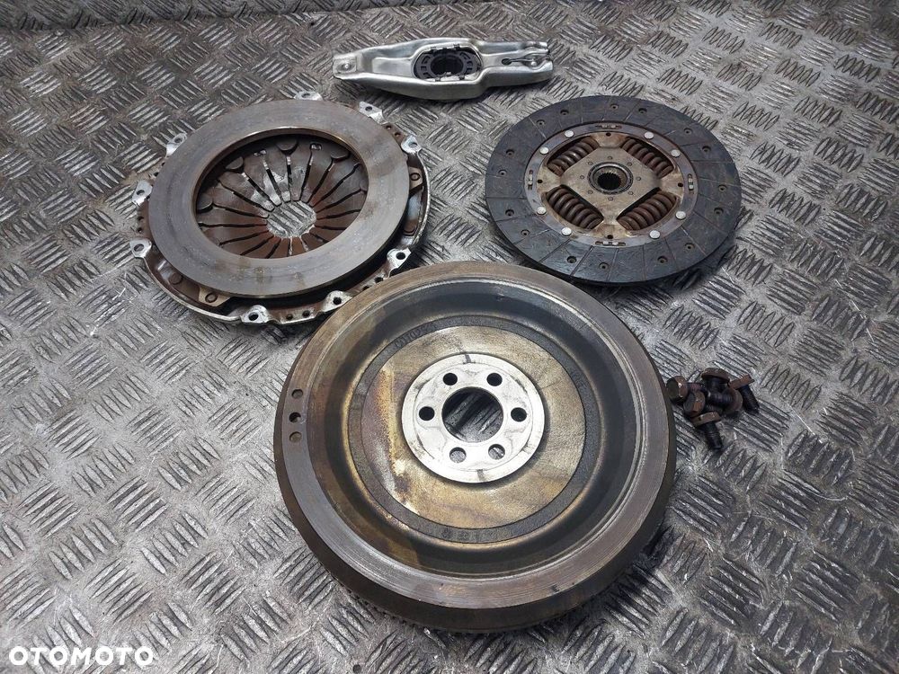 SPRZĘGŁO TARCZA + DOCISK + ŁOŻYSKO + KOŁO ZAMACHOWE AUDI A3 8L 1.9 TDI - 8