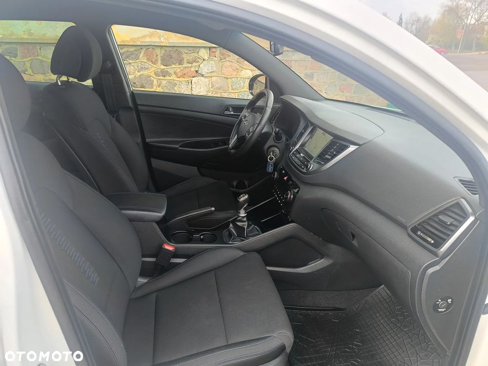 Hyundai Tucson 1.6 GDI BlueDrive GO 2WD - 16