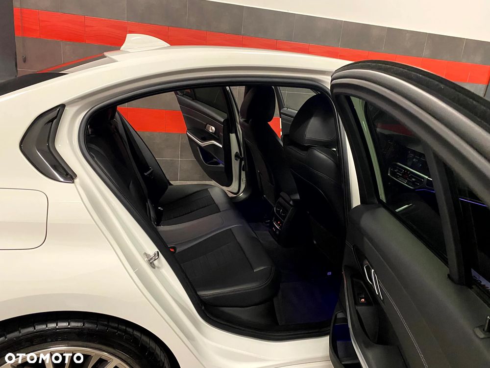 BMW Seria 3 320d - 25