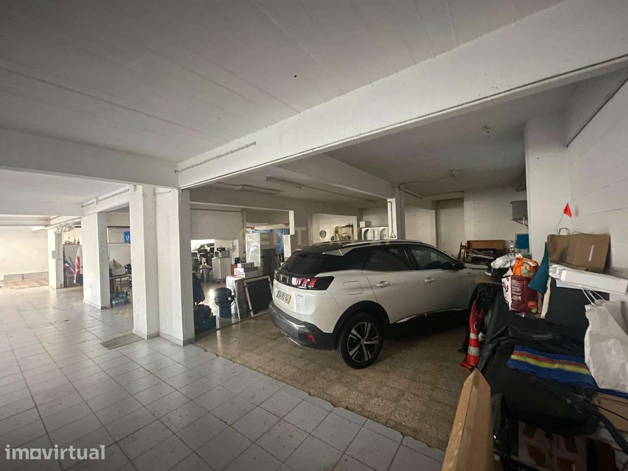 Venda de Garagem – Estacionamento Coberto - QUELUZ - Grande imagem: 2/5