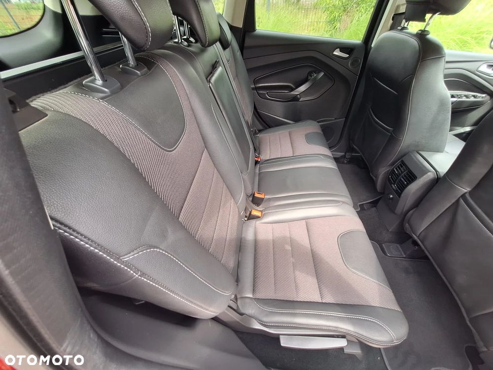 Ford Kuga 1.5 EcoBoost 2x4 Titanium - 16