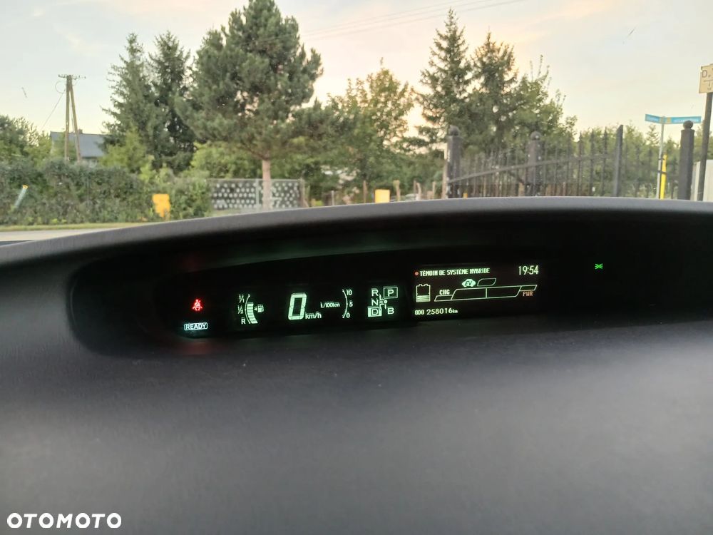 Toyota Prius (Hybrid) Executive - 35