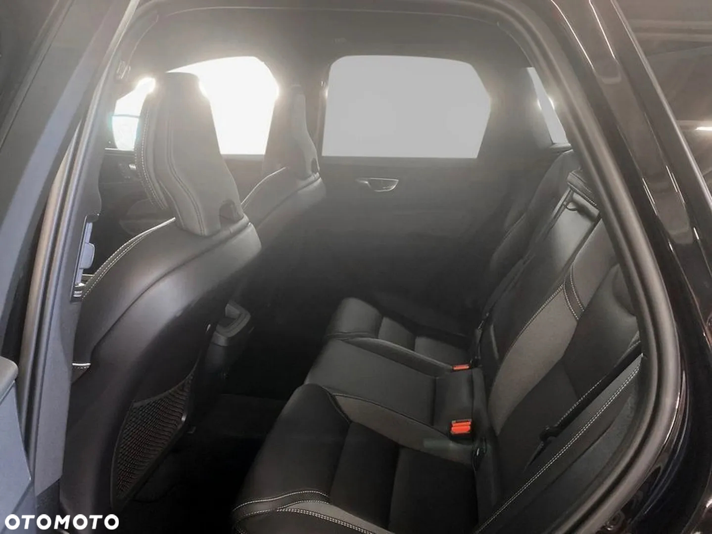 Volvo XC 60 B5 B AWD Plus Black Edition - 12