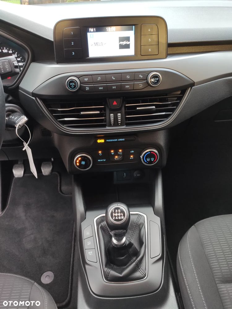 Ford Focus 1.0 EcoBoost Trend Edition - 27