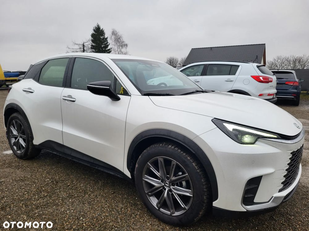 Lexus LBX AWD E-Four Relax - 9