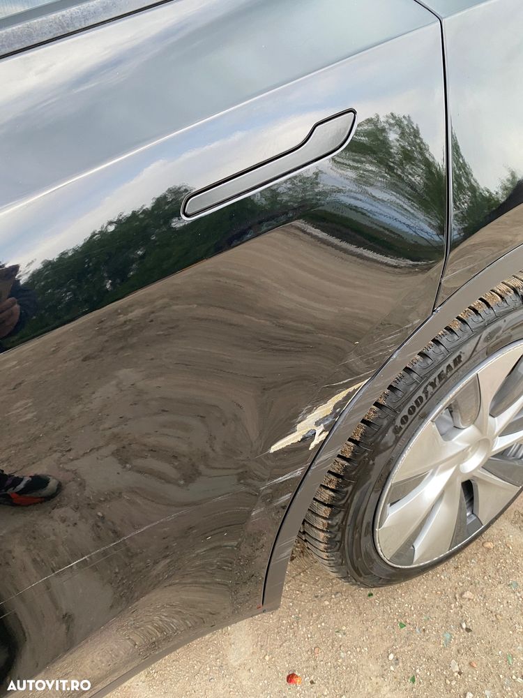 Tesla Model Y RWD - 12