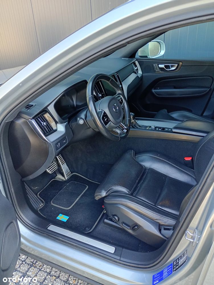 Volvo XC 60 D4 AWD R-Design - 4
