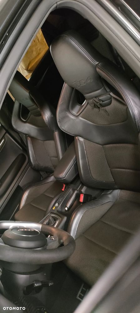 Audi RS4 Limousine - 11