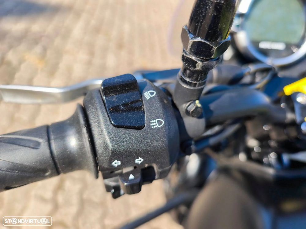 Moto Guzzi V7 Stone 850 - 6