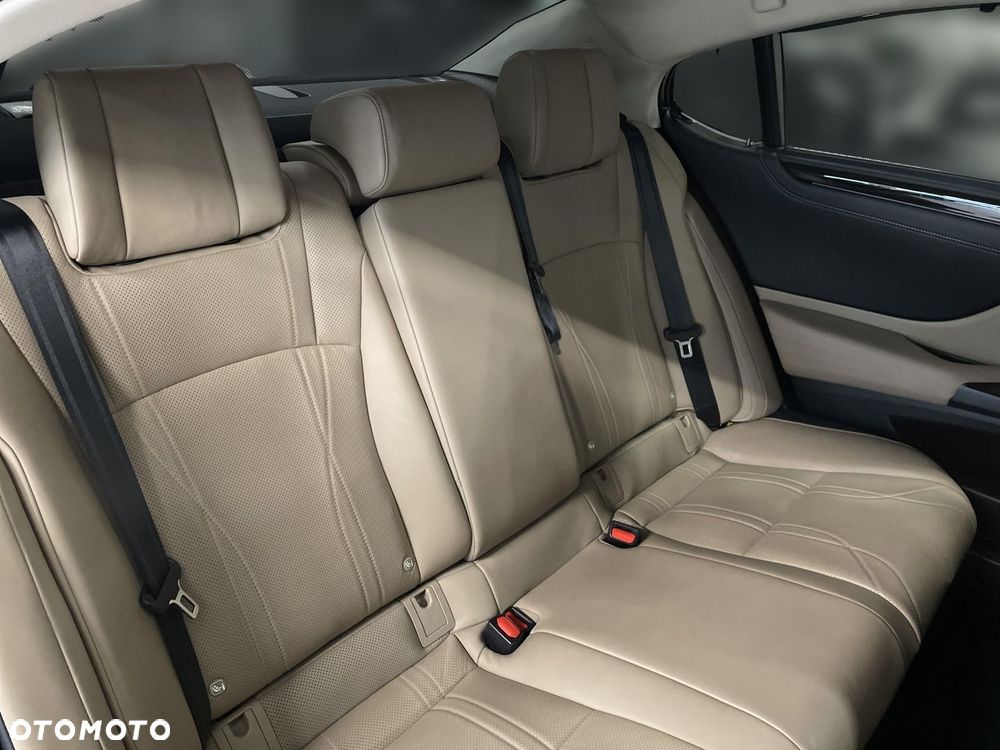 Lexus ES 300h Omotenashi - 16
