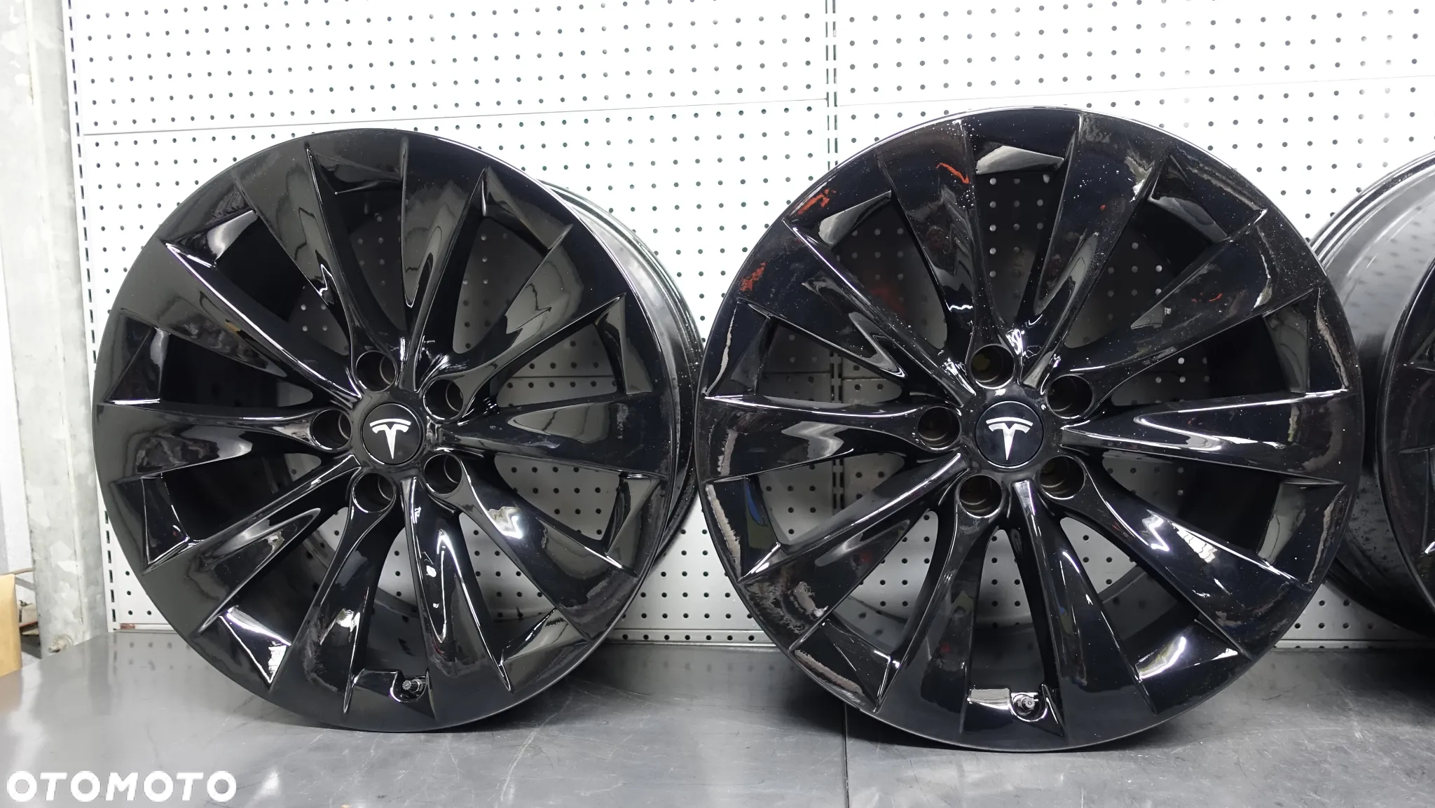 Felgi Tesla Model X S 20" 9J 10J ET35 5x120 1027225-00-A - 3
