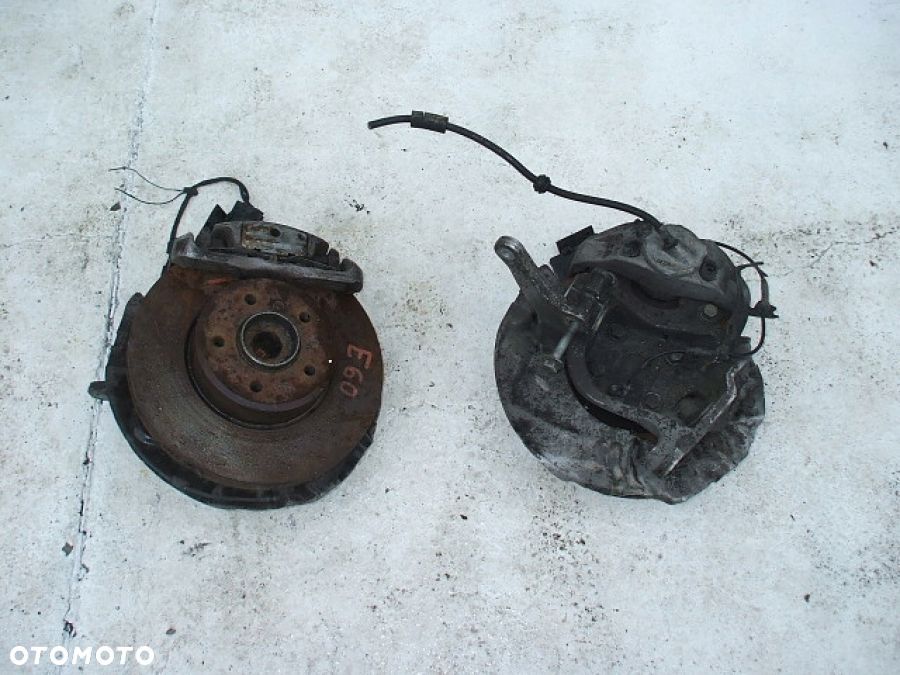 BMW E60 E61 ZWROTNICA PIASTA prawa przód przednia - 1