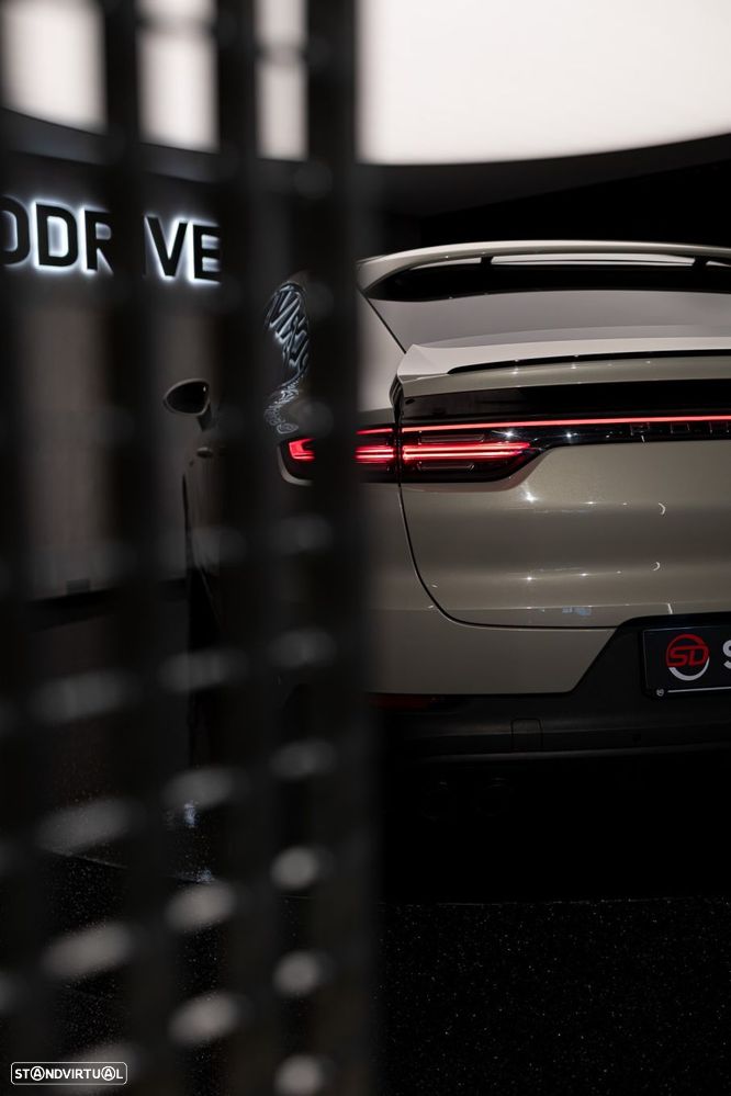 Porsche Cayenne Coupé E-Hybrid - 43