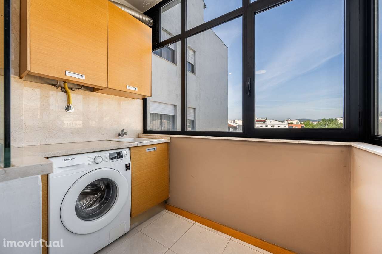 Apartamento T2 com garagem na Avenida da Liberdade, em Braga! - Grande imagem: 4/26