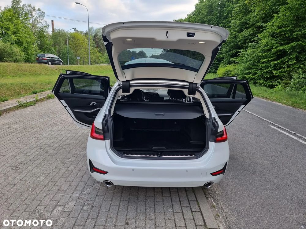 BMW Seria 3 320d Edition Luxury Line Purity - 13