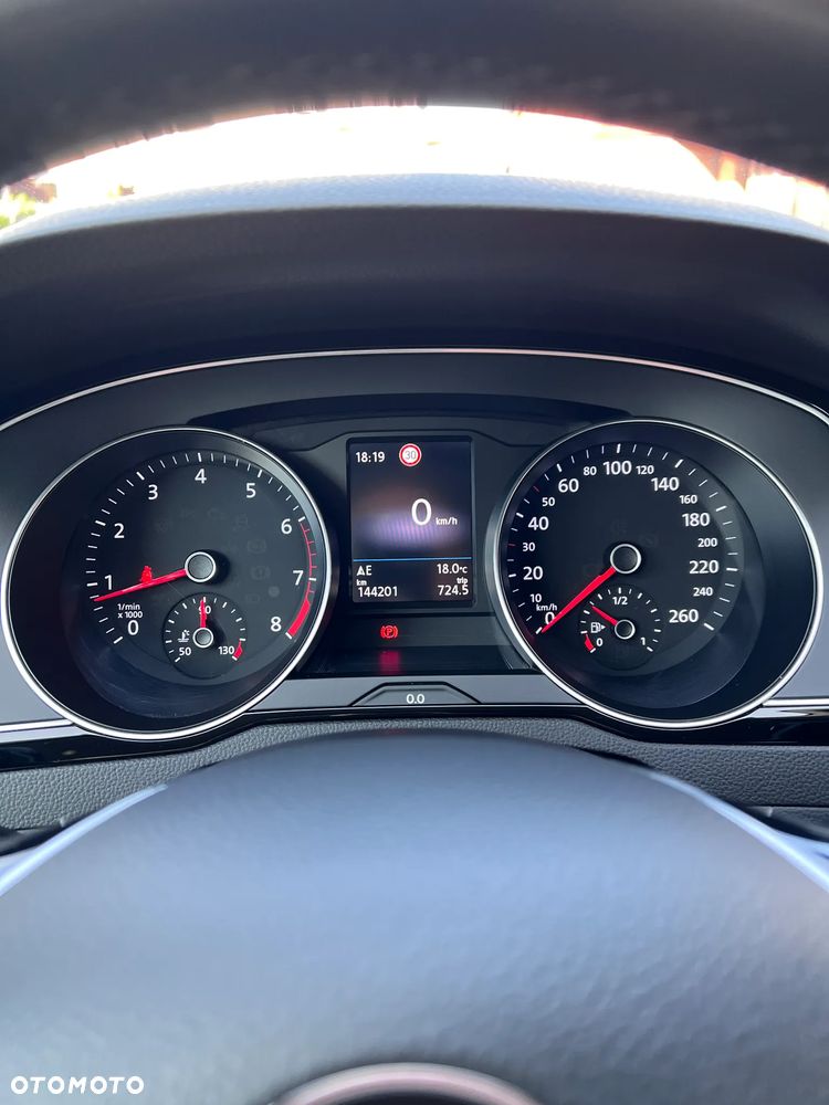 Volkswagen Passat 1.8 TSI BMT Highline - 34