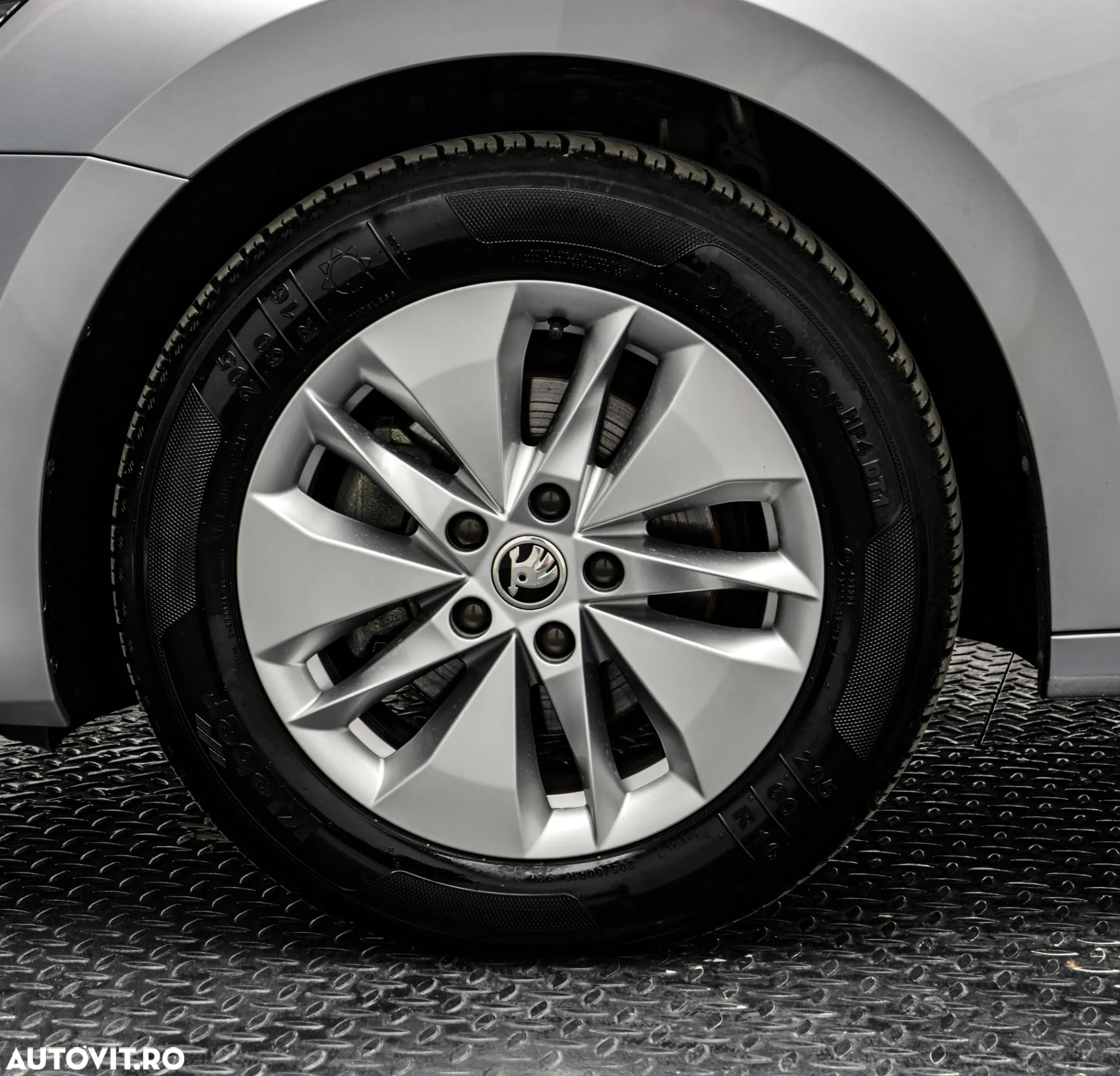 Skoda Octavia Combi 2.0 TDI DSG Style - 27