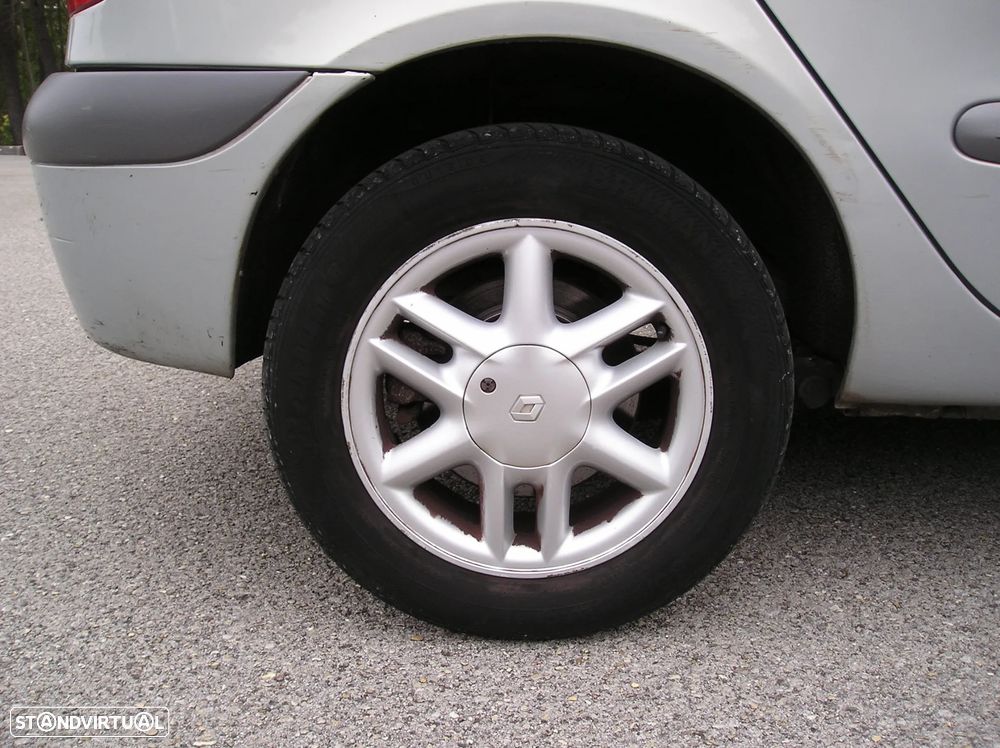 Renault Scénic 1.4 16V Conquest - 8