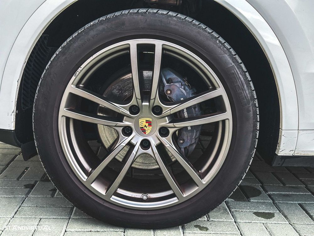 Porsche Cayenne Coupé E-Hybrid - 21