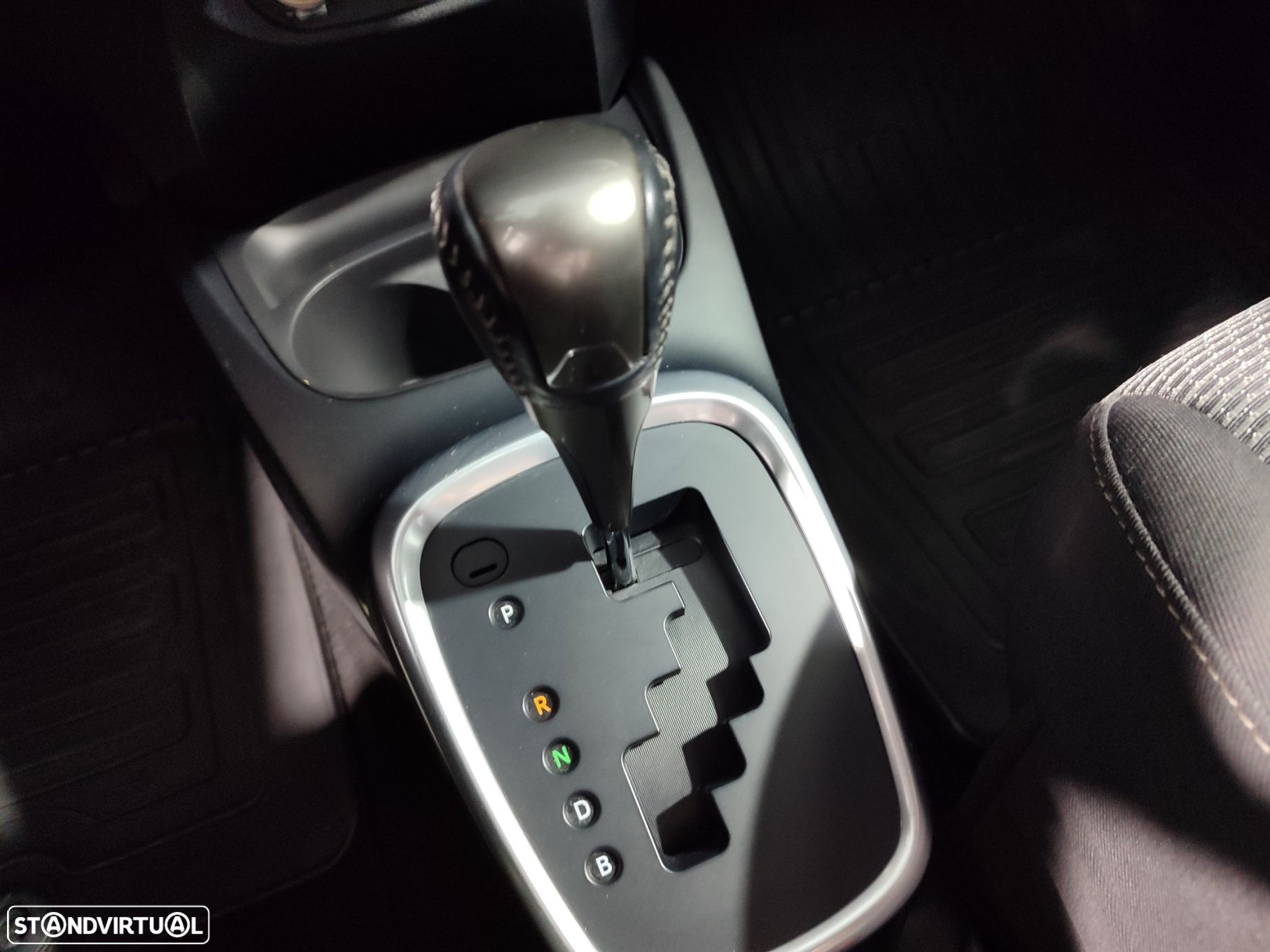 Toyota Yaris 1.5 HSD Comfort - 28