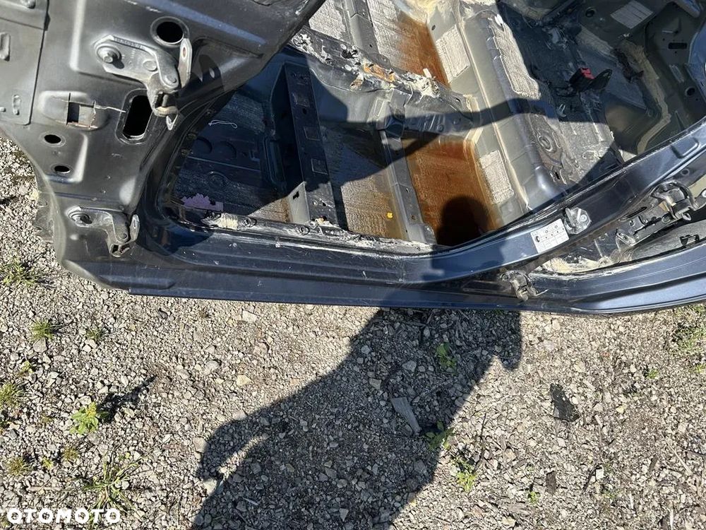 próg progi lewy prawy Ford Fiesta mk7 - 2