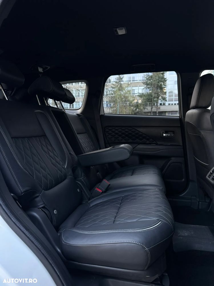 Mitsubishi Outlander 2.4 4WD Plus - 13