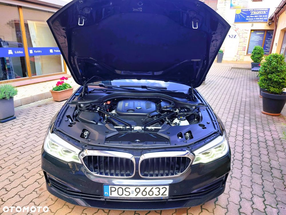 BMW Seria 5 525d Luxury Line sport - 8