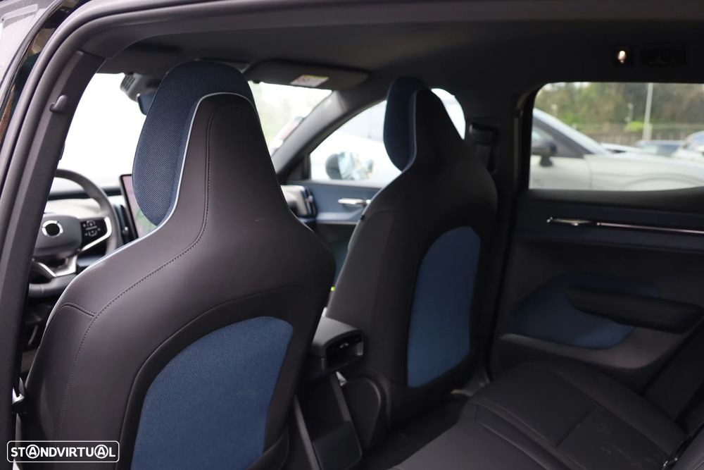 Volvo EX30 Single Motor Extended Range RWD Plus - 9