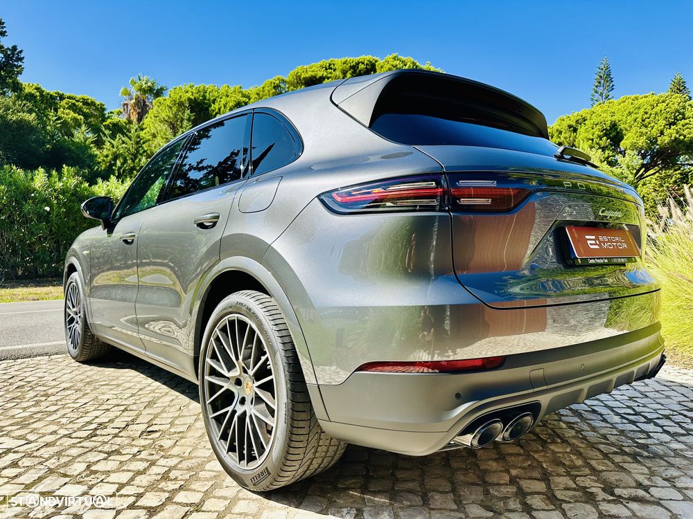 Porsche Cayenne - 4