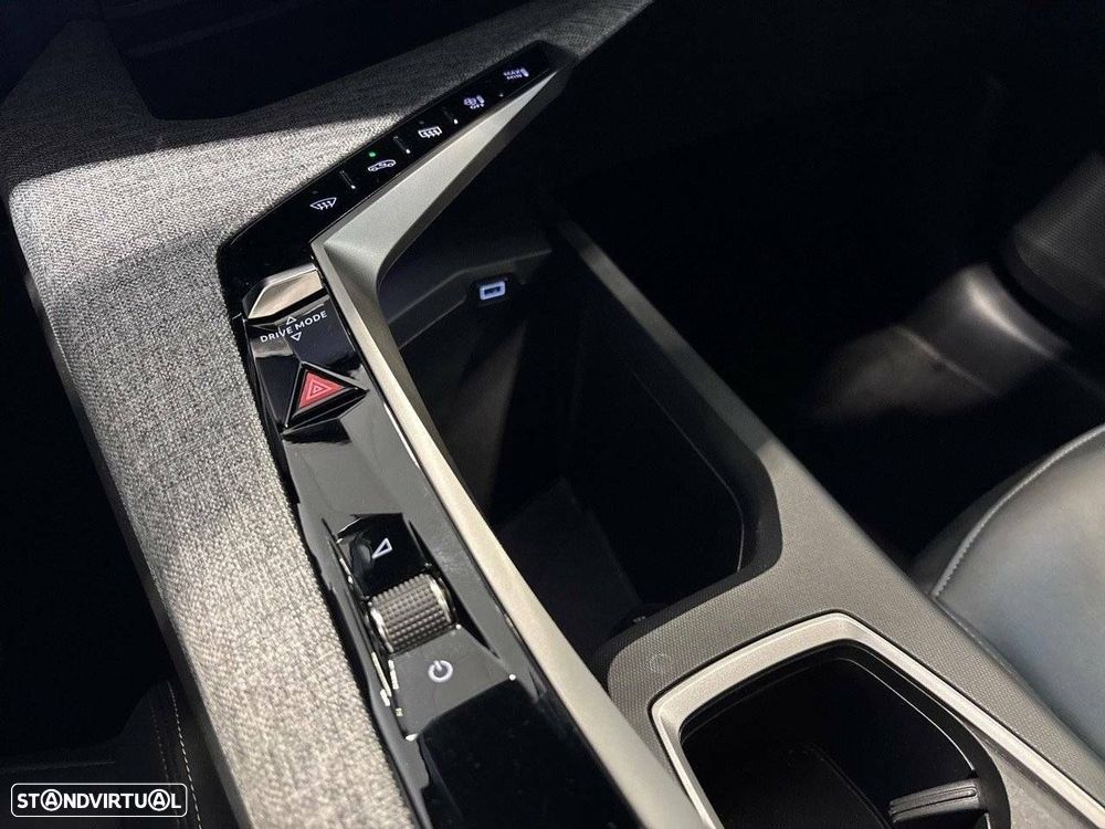 Peugeot 5008 1.2 Hybrid Allure e-DCS6 - 19